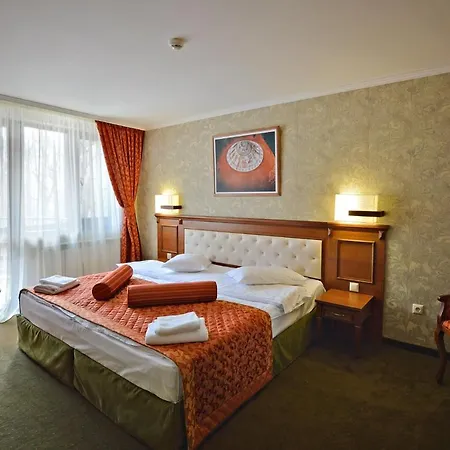 Edelweiss Hotel 3*