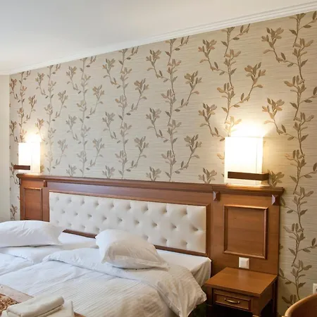 Edelweiss Hotel 3*